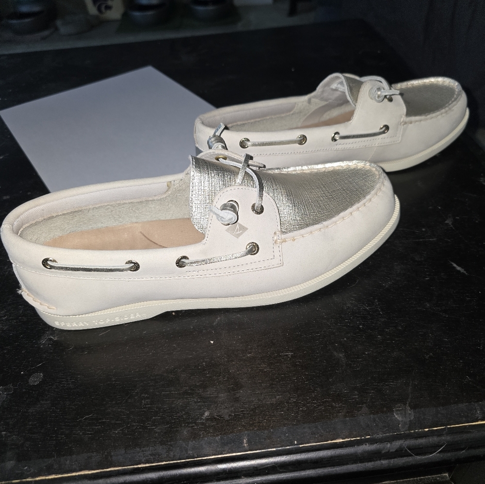 Sperry Plushwave womens sneakers size 10 silver